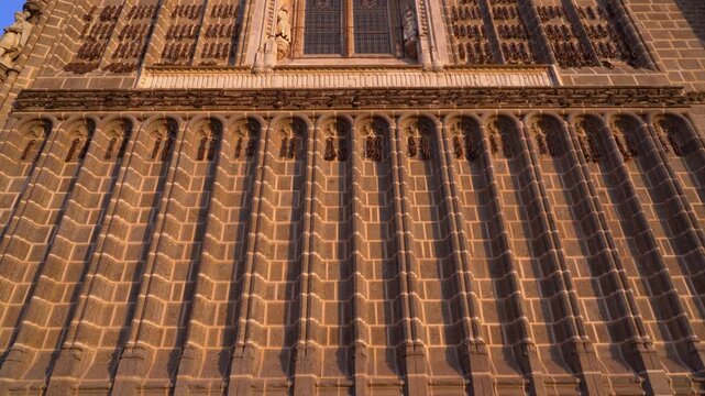 Fachada de la Iglesia de San Juan de los Reyes en Toledo, Castilla la Mancha, Espa&ntilde;a. Mayo de 2026.