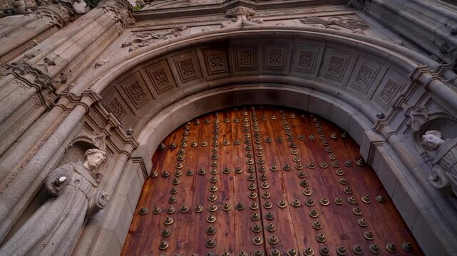 Fachada de la Iglesia de San Juan de los Reyes en Toledo, Castilla la Mancha, Espa&ntilde;a. Mayo de 2026.