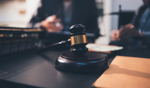 Lawyer explained to the client about the law that must be brought against the court case.