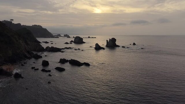 Farallones de Asturias en atardecer a vista de dron