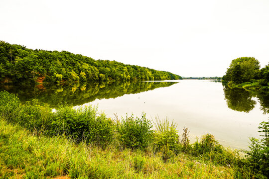 View of the Koberbach Dam and the surrounding landscape. A dam near Werdau in Saxony.
