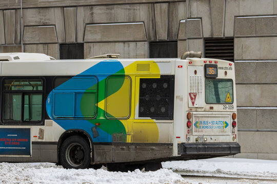 MONTREAL, CANADA, 24 December 2025 : bus in snowy urban street