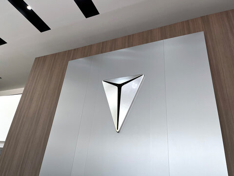 logo of Chang An Deepal S05 electric vehicle brand displayed inside modern showroom. Minimal automotive emblem representing futuristic EV technology, premium design and innovative sustainable mobility