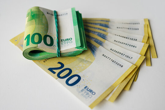 https://chatgpt.com/c/69f1f6d6-509c-83eb-aaf8-47476d83b6f9#:~:text=Neatly%20arranged%20euro%20currency%20notes%20on%20clean%20light%20background%20in%20close%2Dup.%20Concept%20banking%20system%20and%2