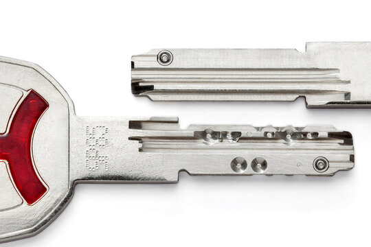 Close-up of a high-security dimple key next to its uncut blank, highlighting precision-milled dimples, grooves and advanced locking geometry used in modern anti-pick systems.