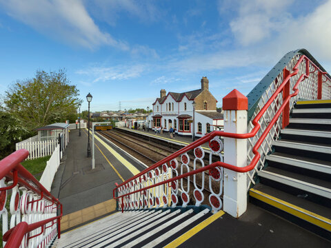 Lanfairpwllgwyngyllgogerychwyrndrobwllllantysiliogogogoch, the railway station in the town with the Longest Name in the World