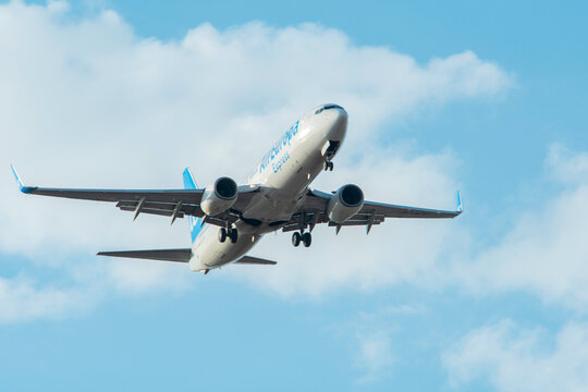 SPAIN, VALENCIA PROVINCE, VALENCIA, MAY 7, 2026. An airline passenger jet in flight AIREUROPA EXPRESS During a commercial flight near the runway of Manises Airport. Flight reduction, crisis, tourism