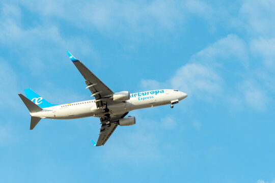 SPAIN, VALENCIA PROVINCE, VALENCIA, MAY 7, 2026. An airline passenger jet in flight AIREUROPA EXPRESS During a commercial flight near the runway of Manises Airport. Flight reduction, crisis, tourism