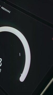 Real-time pressure indicator with a 72 percent value
