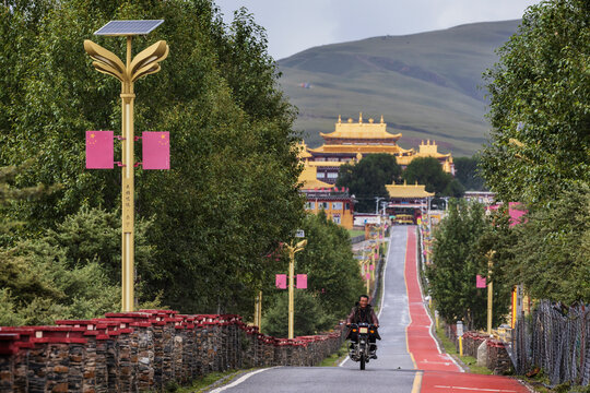 Lhagang, also known as Tagong, monastery  founded to honour the Princess Wencheng of the Tang dynasty of China during Qing dynasty in the 7th century. 