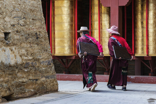 Tibetan Women Carrying inscribed Tablets to be Built into a Mani Wall, Tagong, Sichuan Province, Kham Tibet,