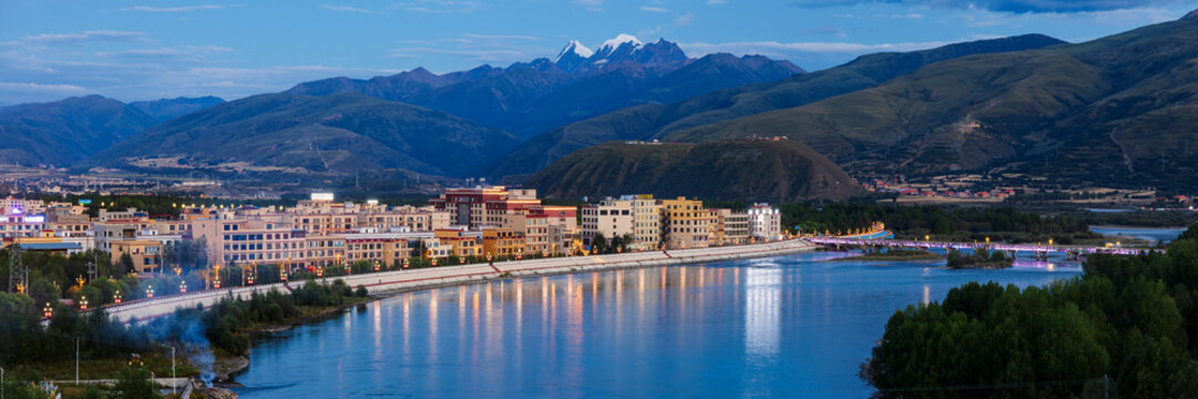 View of the Garze River and Kawaluori Mountain (5,992m) at Dusk
Garze, Sichuan Province, Kham Tibet,
