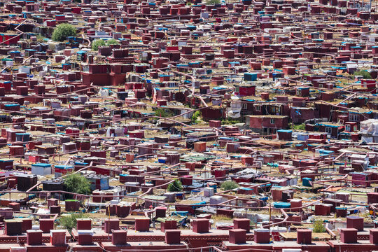Nun's Meditation Huts
Baiyu, Sichuan Province, Kham Tibet,