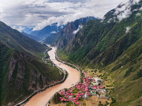 Sichuan Tibet Border, 
Jinsha River Bordering Tibet, Gangtuocun, Sichuan Province, Kham Tibet,