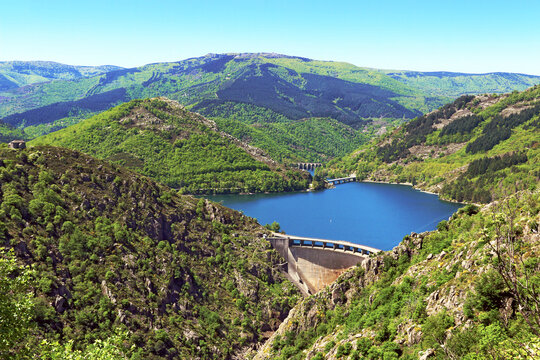 Le barrage de Villefort dans les montagnes c&eacute;venoles.