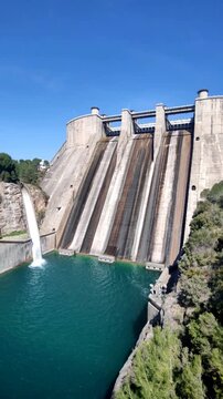 Video of the El Grado Dam, located in the province of Huesca, Spain