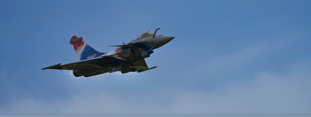 Fototapeta premium Rafale Solo Display 2026 en approche bannière