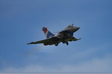 Fototapeta premium Rafale Solo Display 2026 train d'atterrissage rentrant