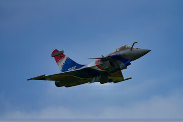 Fototapeta premium Rafale Solo Display 2026 passage bas