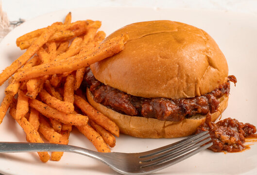 sloppy joe with sweet potato fries