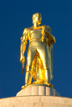 Capitol dome with Oregon Pioneer, Oregon State Capitol, Salem, Oregon