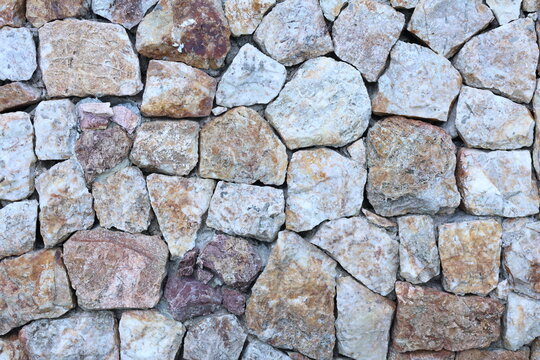 Texture de mur en pierres naturelles empil&eacute;es en fond min&eacute;ral
