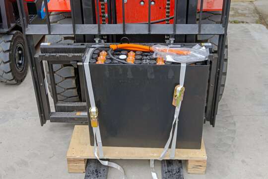 New Lead Acid Battery Pack for Forklift Truck Machine in Warehouse