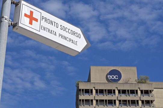 http://www.dreamstime.com/stock-image-emergency-room-sign-hanging-front-civico-hospital-lugano-switzerland-ticino-th-october-view-image199703951