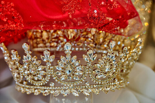 Handmade regal tiara adorned with sparkling crystals and intricate designs. This regal tiara is handmade accessory for Queen (Reina) of famous Fiesta de la Fruta y de las Flores