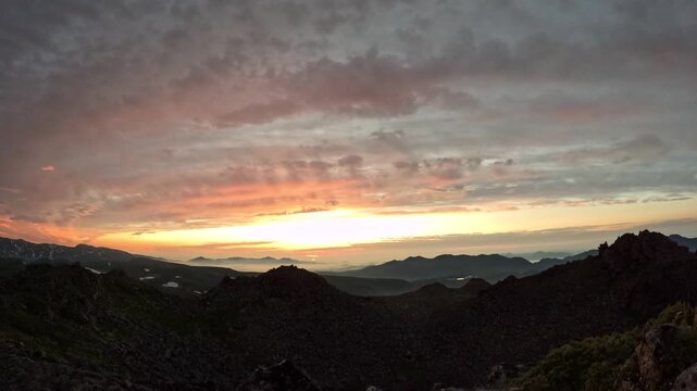北海道百名山・トムラウシの朝焼け