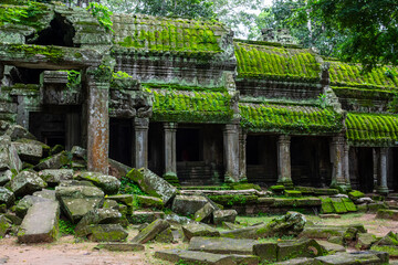 Naklejka premium Ta Prohm Temple Facade with Mossy Roofs, Angkor