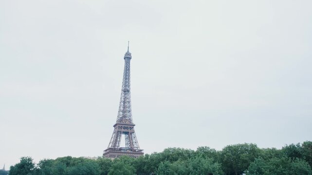 Eiffel tower view from bir-hakeim bridge in paris