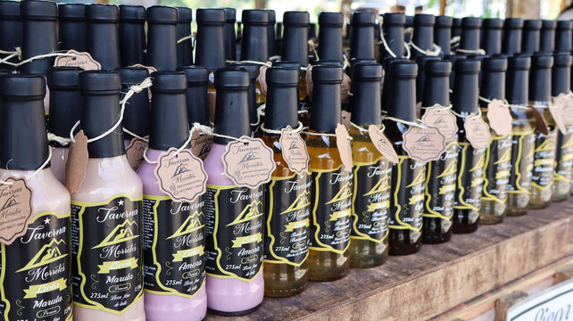 Distilled beverages, cacha&ccedil;a, artisanal liqueurs, and regional products from the coast of the state of Paran&aacute;, on display at the Morretes fair in May 2026.