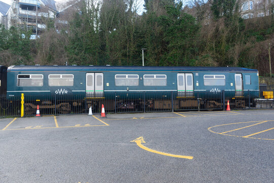 Green GWR train parked at railway station of English city of St Ives on a winter day. Photo taken February 5th, 2026, St Ives, Cornwall, United Kingdom.