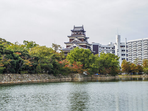【広島県】広島市・広島城天守閣と内堀