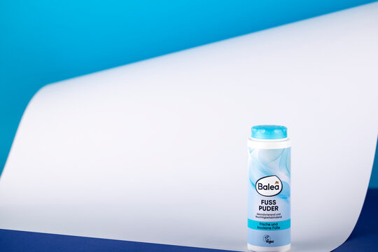 Balea Fuss Puder vegan foot powder presented in a clean minimalist product photography scene with blue tones and modern cosmetic styling focused on foot care, freshness and personal hygiene.