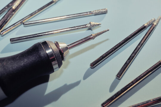 Micro polishing pen with different shapes of diamond burrs