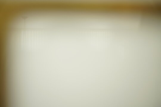 rahmenartig eingerahmte Fl&auml;che mit wei&szlig; und goldener Ecke