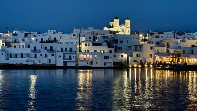 paros at night