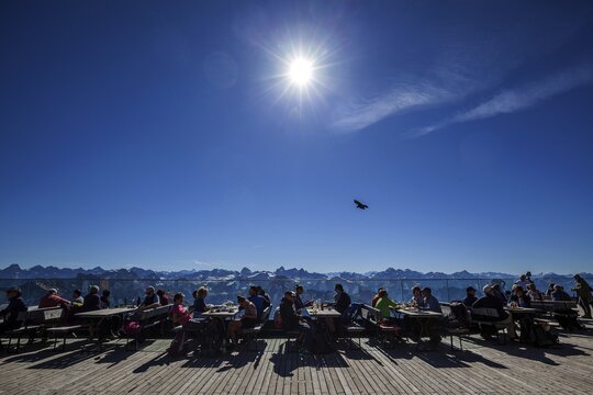 People on the viewing terrace of the Nebelhorn summit station, backlight shot, view of Allg&auml;u Alps, Oberstdorf, Oberallg&auml;u, Allg&auml;u, Bavaria, Germany