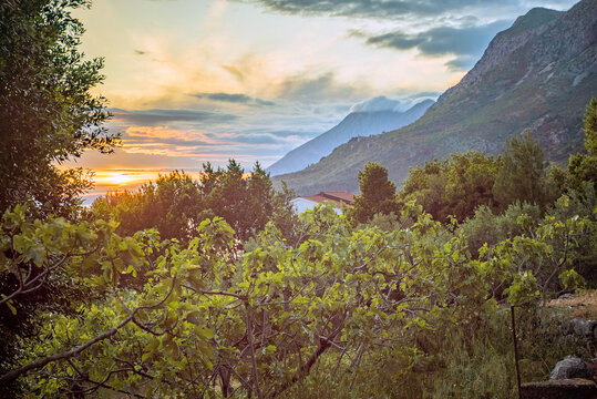 Gradac, Croatia: Sunset over mountains and trees with a house