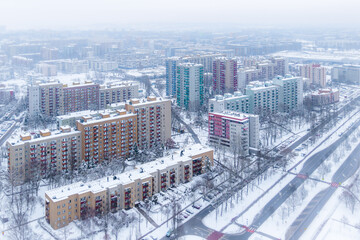 Snow-covered residential district in Krakow, Poland during winter © Daniel Turbasa