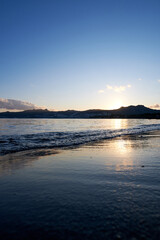Obraz premium Beautiful sunset colors reflecting on the calm ocean water surface