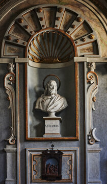 marble bust of Saint James (labeled S. IAC-OBUS) housed within an ornate, shell-topped baroque niche in the San Matteo Church, Founded originally in 1125 by Martino Doria, in Genoa, Italy, Europe 