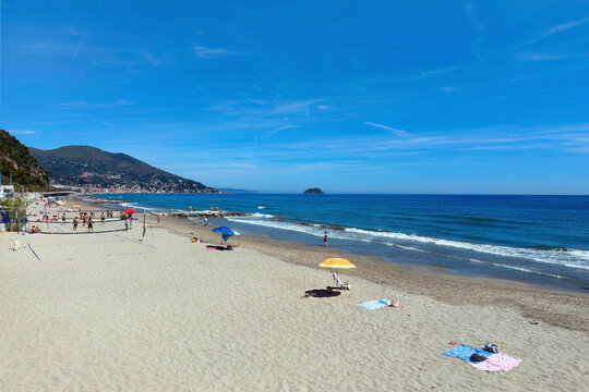 spiaggia sul mar mediterraneo a Laigueglia in Italia