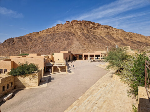 Blick auf das Besucherzentrum in der W&uuml;ste Wadi Rum in Jordanien, eine der touristischen Anlaufstellen
