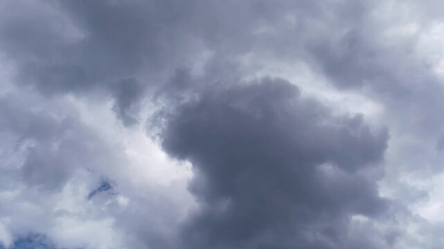 【空】空を覆う厚い雲｜Thick Clouds Covering the Sky