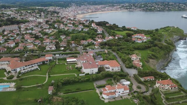 vue a&eacute;rienne du quartier de la Sainte Barbe, la baie de Saint Jean de Luz et un bateau de croisi&egrave;re amarr&eacute; dans la baie