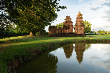 Obraz premium Prasat Sikhoraphum (Sikornpoom Castle), Khmer art styled temple in the province of Surin, Thailand 
