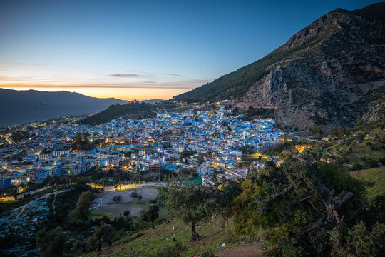 Blick auf Chefchaouen nach Sonnenuntergang